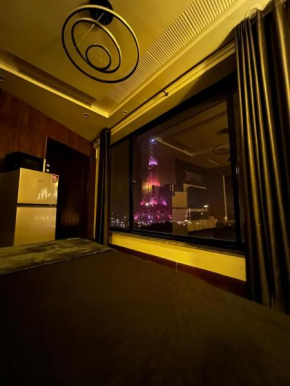 Cozy Studio Apartment Facing Eiffel Tower Bahria